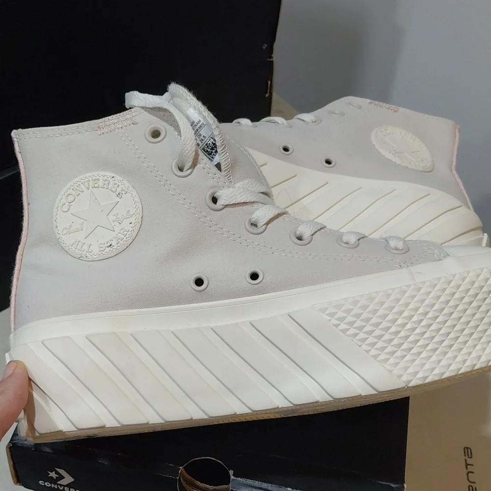 Converse White/Cream Platform Lace-Up High-Top Boots - Picture 10 of 11